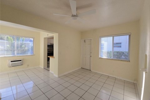 Снять в аренду виллу или дом в Холливуд, Флорида 1 спальня, 245.26м2, № 1984218 - фото 18
