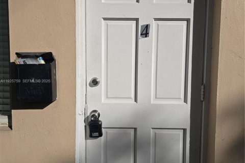 Снять в аренду виллу или дом в Холливуд, Флорида 1 спальня, 245.26м2, № 1984218 - фото 11