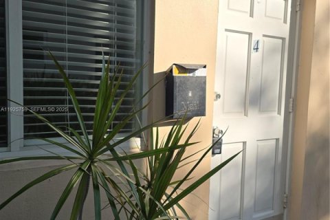 Снять в аренду виллу или дом в Холливуд, Флорида 1 спальня, 245.26м2, № 1984218 - фото 10