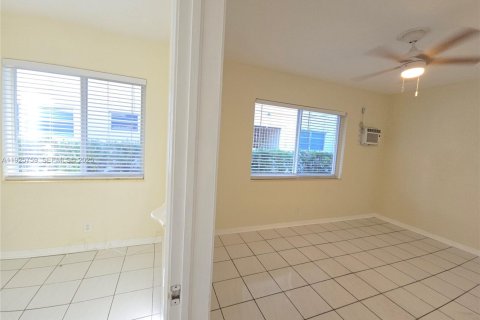 Снять в аренду виллу или дом в Холливуд, Флорида 1 спальня, 245.26м2, № 1984218 - фото 12