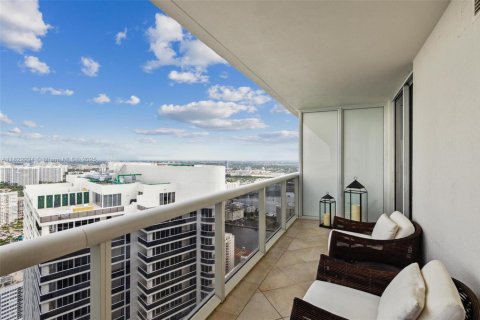 Condo in Hallandale Beach, Florida, 3 bedrooms  № 1888937 - photo 4