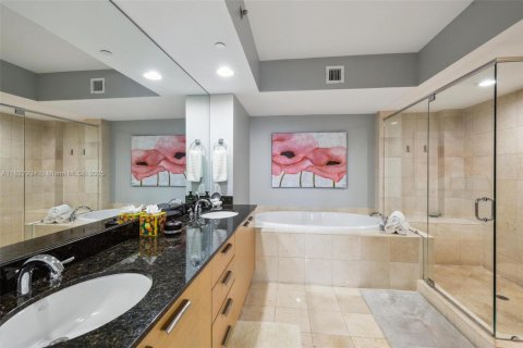 Condo in Hallandale Beach, Florida, 3 bedrooms  № 1888937 - photo 10