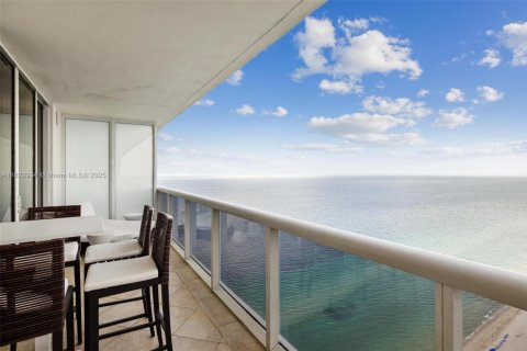 Condo in Hallandale Beach, Florida, 3 bedrooms  № 1888937 - photo 5