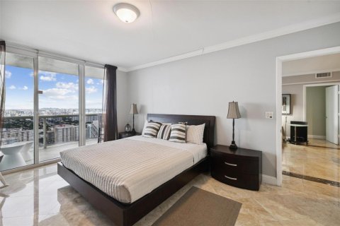 Condo in Hallandale Beach, Florida, 3 bedrooms  № 1888937 - photo 6