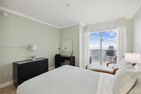 Condo in Hallandale Beach, Florida, 3 bedrooms  № 1888937 - photo 20
