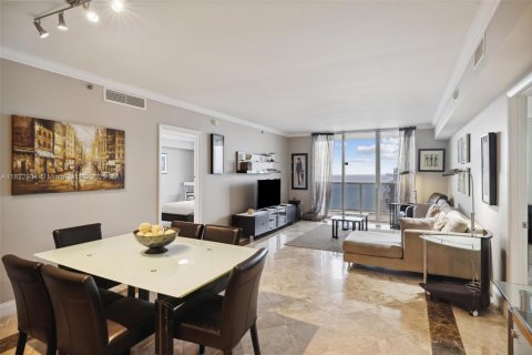 Condo in Hallandale Beach, Florida, 3 bedrooms  № 1888937 - photo 23