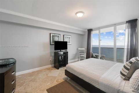 Condo in Hallandale Beach, Florida, 3 bedrooms  № 1888937 - photo 7