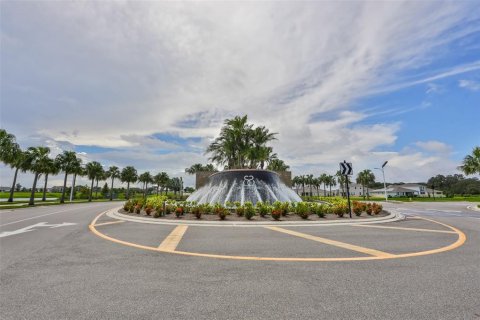 Townhouse in Wimauma, Florida 2 bedrooms, 149.94 sq.m. № 1821006 - photo 3