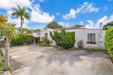 Casa en Miami, Florida 2 dormitorios, 113.15 m2 № 2000633