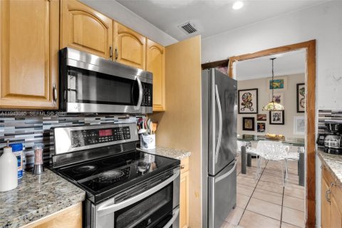 Casa en venta en Miami, Florida, 2 dormitorios, 113.15 m2 № 2000633 - foto 11