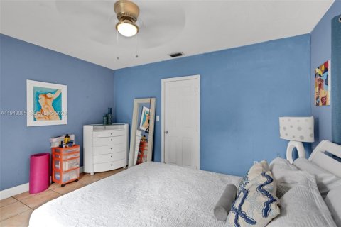 Casa en venta en Miami, Florida, 2 dormitorios, 113.15 m2 № 2000633 - foto 18