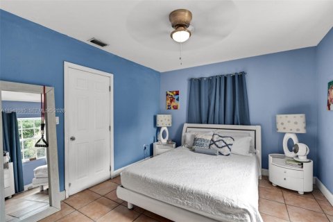 Casa en venta en Miami, Florida, 2 dormitorios, 113.15 m2 № 2000633 - foto 16