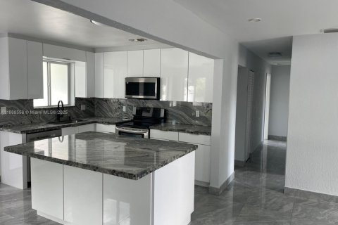 Villa ou maison à louer à Miami, Floride: 3 chambres, 210.7 m2 № 1940998 - photo 3