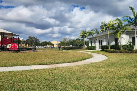 Touwnhouse à vendre à Miami Gardens, Floride: 4 chambres, 148.36 m2 № 1893231 - photo 27