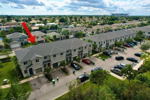 Touwnhouse à vendre à Miami Gardens, Floride: 4 chambres, 148.36 m2 № 1893231 - photo 21