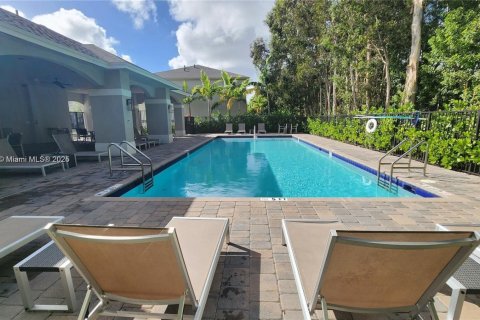 Touwnhouse à vendre à Miami Gardens, Floride: 4 chambres, 148.36 m2 № 1893231 - photo 29