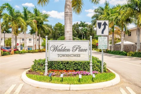 Touwnhouse à vendre à Miami Gardens, Floride: 4 chambres, 148.36 m2 № 1893231 - photo 3