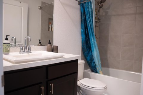 Touwnhouse à vendre à Miami Gardens, Floride: 4 chambres, 148.36 m2 № 1893231 - photo 20