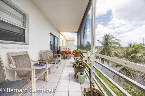 Condominio en venta en Lauderdale Lakes, Florida, 2 dormitorios, 102.38 m2 № 2055408 - foto 24