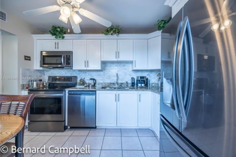 Condominio en venta en Lauderdale Lakes, Florida, 2 dormitorios, 102.38 m2 № 2055408 - foto 5