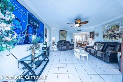 Condominio en venta en Lauderdale Lakes, Florida, 2 dormitorios, 102.38 m2 № 2055408 - foto 13