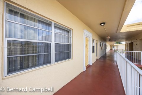 Condominio en venta en Lauderdale Lakes, Florida, 2 dormitorios, 102.38 m2 № 2055408 - foto 27