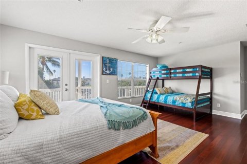 House in Saint Petersburg, Florida 3 bedrooms, 302.68 sq.m. № 2211077 - photo 30