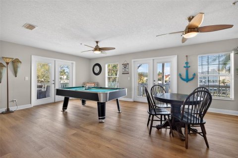 House in Saint Petersburg, Florida 3 bedrooms, 302.68 sq.m. № 2211077 - photo 22