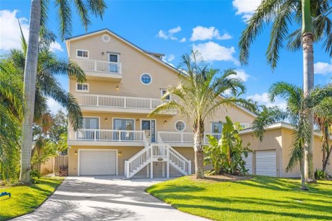House in Saint Petersburg, Florida 3 bedrooms, 302.68 sq.m. № 2211077 - photo 2