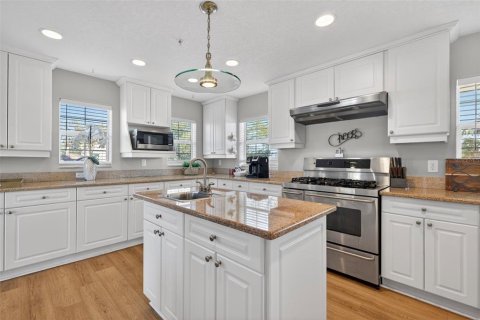 House in Saint Petersburg, Florida 3 bedrooms, 302.68 sq.m. № 2211077 - photo 13