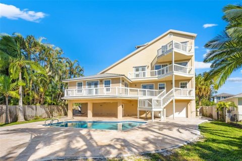 House in Saint Petersburg, Florida 3 bedrooms, 302.68 sq.m. № 2211077 - photo 4