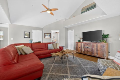 House in Saint Petersburg, Florida 3 bedrooms, 302.68 sq.m. № 2211077 - photo 20