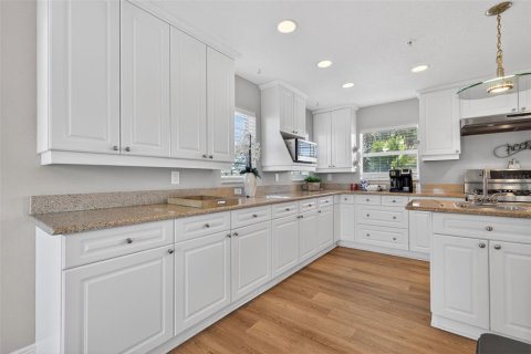 House in Saint Petersburg, Florida 3 bedrooms, 302.68 sq.m. № 2211077 - photo 9