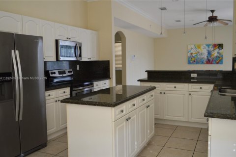 House in Miramar, Florida 4 bedrooms, 245.08 sq.m. № 1948529 - photo 4