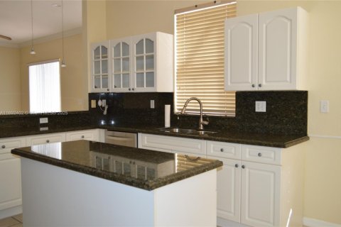 House in Miramar, Florida 4 bedrooms, 245.08 sq.m. № 1948529 - photo 5