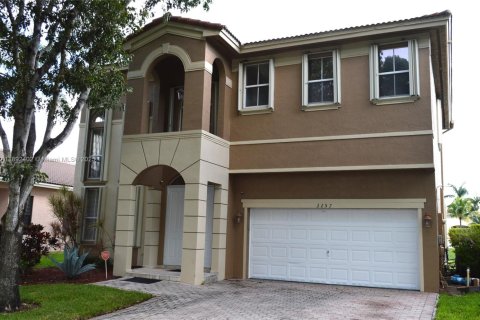 House in Miramar, Florida 4 bedrooms, 245.08 sq.m. № 1948529 - photo 2