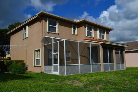 House in Miramar, Florida 4 bedrooms, 245.08 sq.m. № 1948529 - photo 3