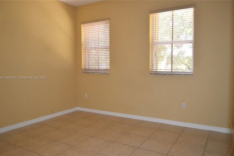 House in Miramar, Florida 4 bedrooms, 245.08 sq.m. № 1948529 - photo 14