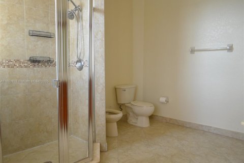 House in Miramar, Florida 4 bedrooms, 245.08 sq.m. № 1948529 - photo 13