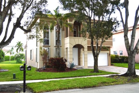 House in Miramar, Florida 4 bedrooms, 245.08 sq.m. № 1948529 - photo 19