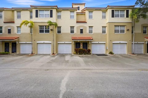 Condo in Coral Springs, Florida, 2 bedrooms  № 2078110 - photo 2