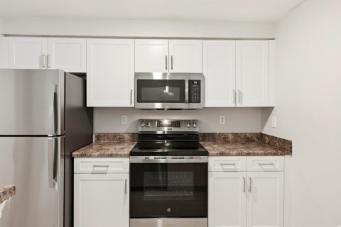 Condo in Coral Springs, Florida, 2 bedrooms  № 2078110 - photo 8