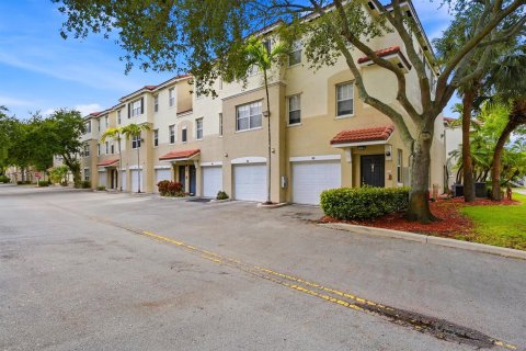 Condo in Coral Springs, Florida, 2 bedrooms  № 2078110 - photo 3