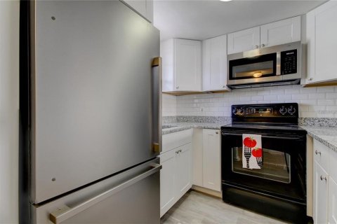 Condo in New Port Richey, Florida, 2 bedrooms  № 1817378 - photo 20