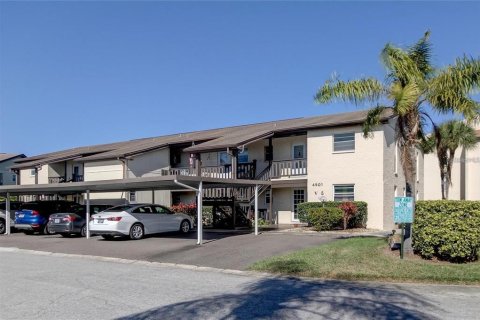 Condominio en venta en New Port Richey, Florida, 2 dormitorios, 94.48 m2 № 1817378 - foto 1