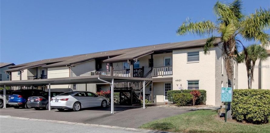 Condominio en New Port Richey, Florida, 2 dormitorios № 1817378
