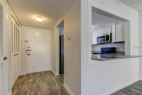 Condo in New Port Richey, Florida, 2 bedrooms  № 1817378 - photo 15