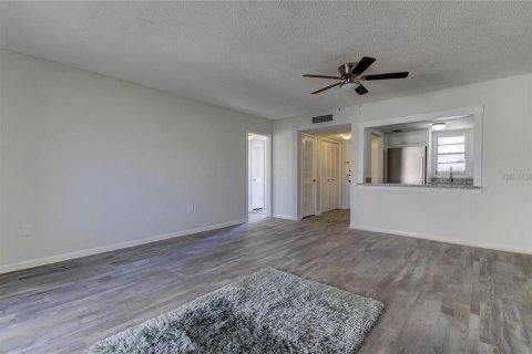 Condo in New Port Richey, Florida, 2 bedrooms  № 1817378 - photo 29
