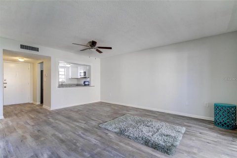 Condo in New Port Richey, Florida, 2 bedrooms  № 1817378 - photo 16