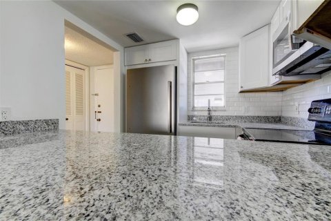 Condo in New Port Richey, Florida, 2 bedrooms  № 1817378 - photo 26